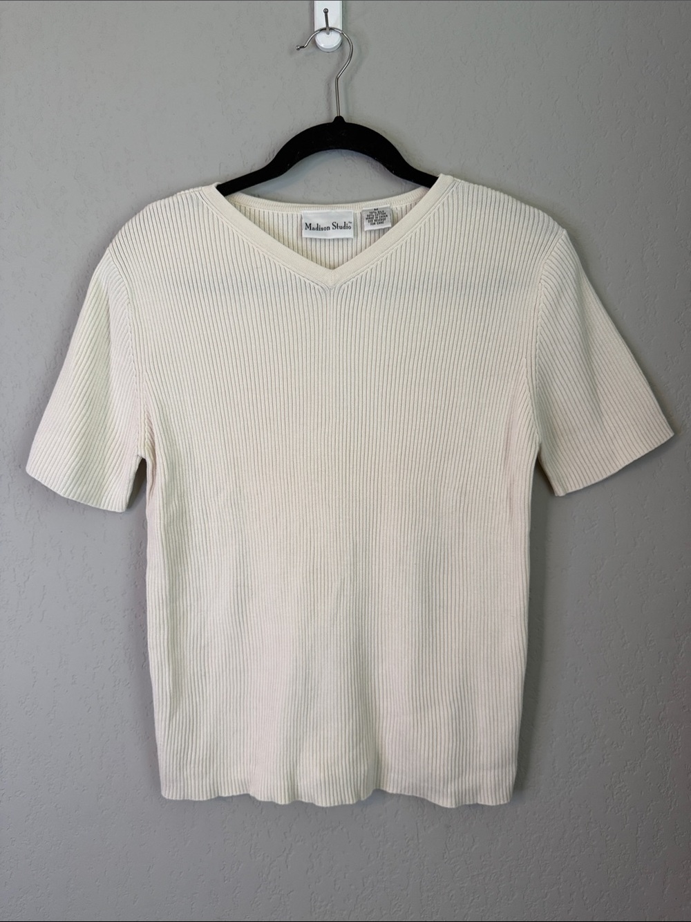 Ivory Ribbed V‑Neck Short Sleeve Top (silk and cotton)
